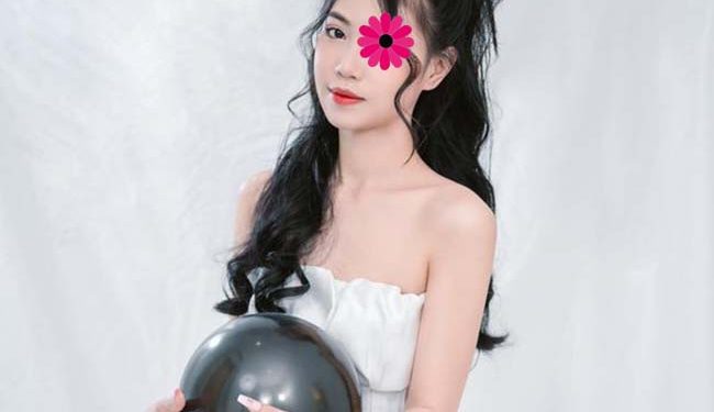 Kim Tú - Bạn gái văn phòng thích đi dạo biển, ngắm cảnh