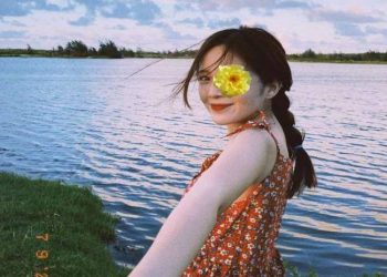 Linh Chi - Bạn gái văn phòng chân dài